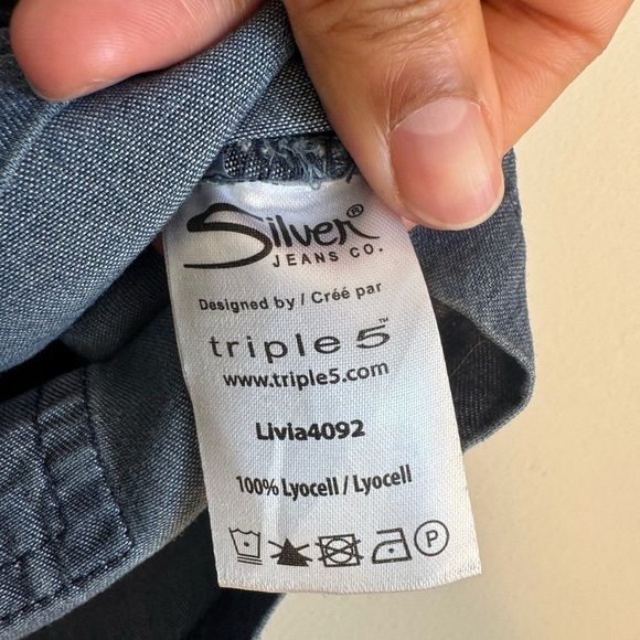 Silver Jeans Co. Livia Relaxed Fit Chambray Shorts - Size M - Picture 6 of 6